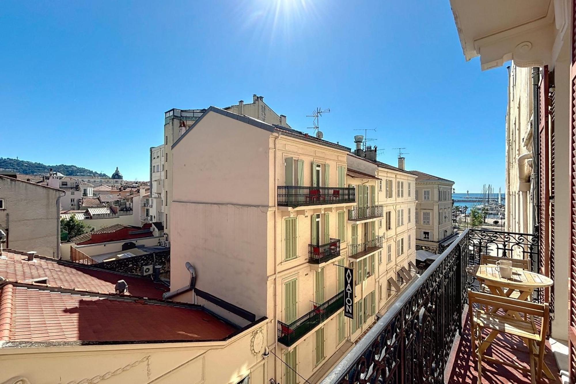 Felix Faure Bright In The Center With Balcony Apartment *
