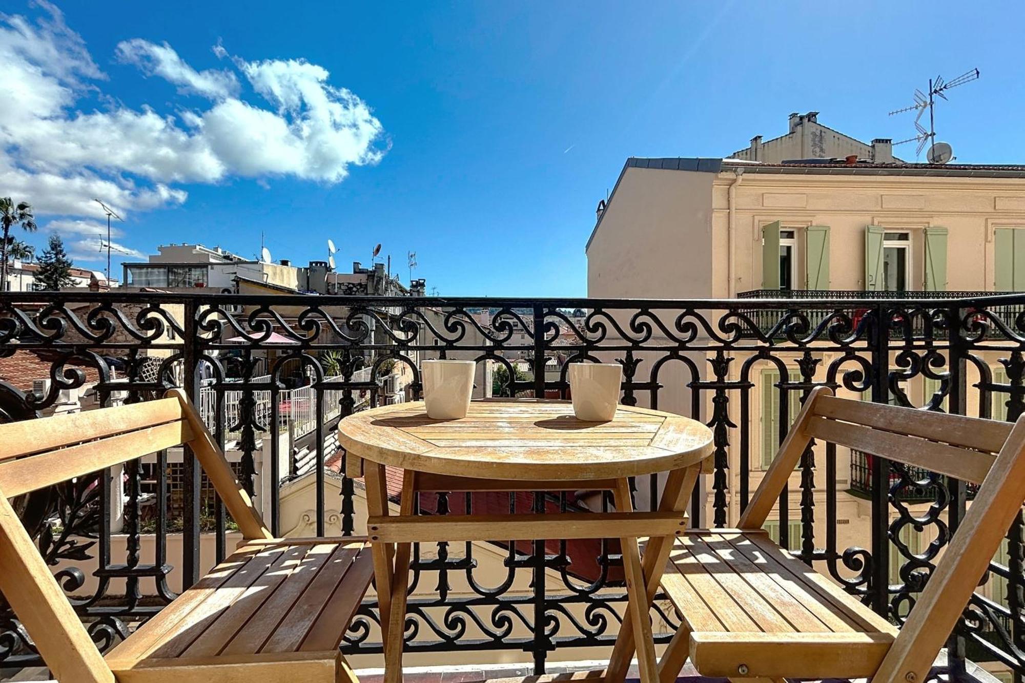 Felix Faure Bright In The Center With Balcony